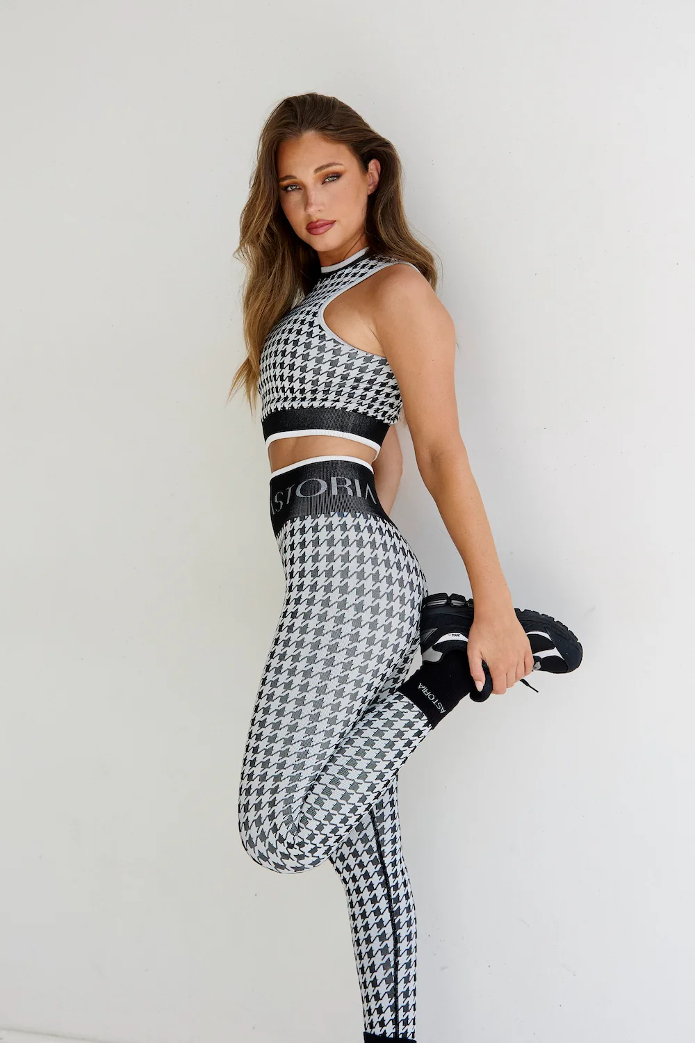Astoria Seamless Knit Mockneck - Black/Grey Houndstooth - Image 5